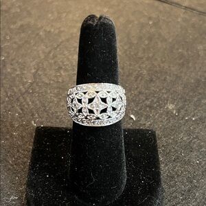 Dazzling Silver Filigree Women's Ring